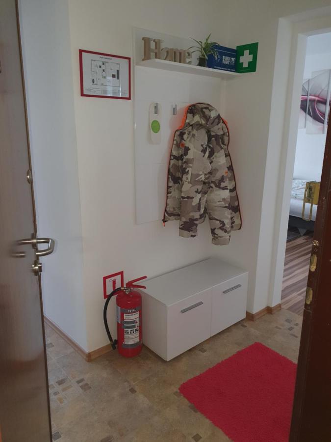 Studio Apartman Bf スラヴォンスキ・ブロド エクステリア 写真