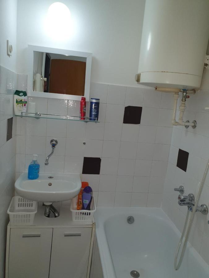 Studio Apartman Bf スラヴォンスキ・ブロド エクステリア 写真